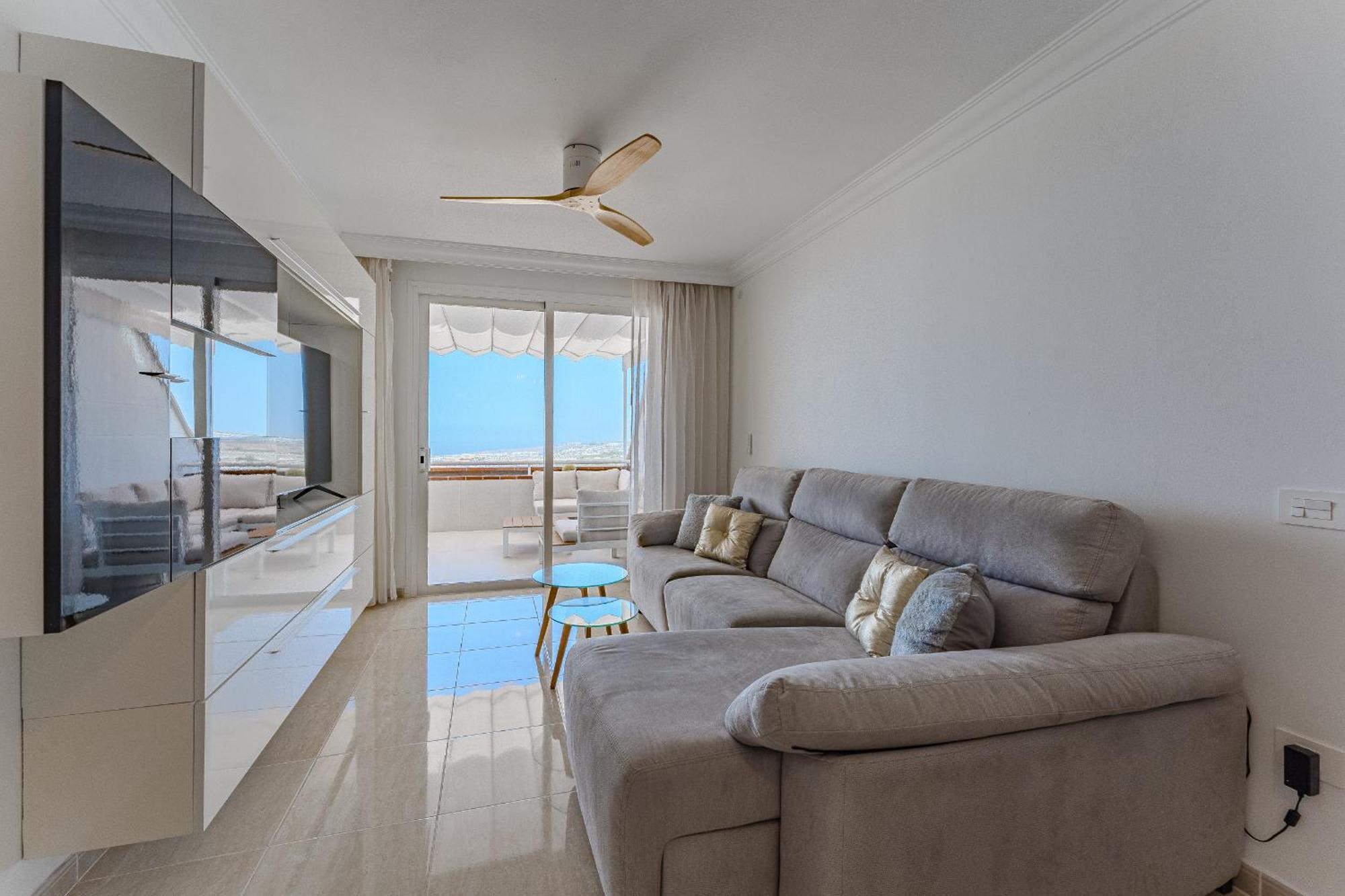 Apartment Ocean View, Two Bedroom With Heated Pool In Sunset Complex *